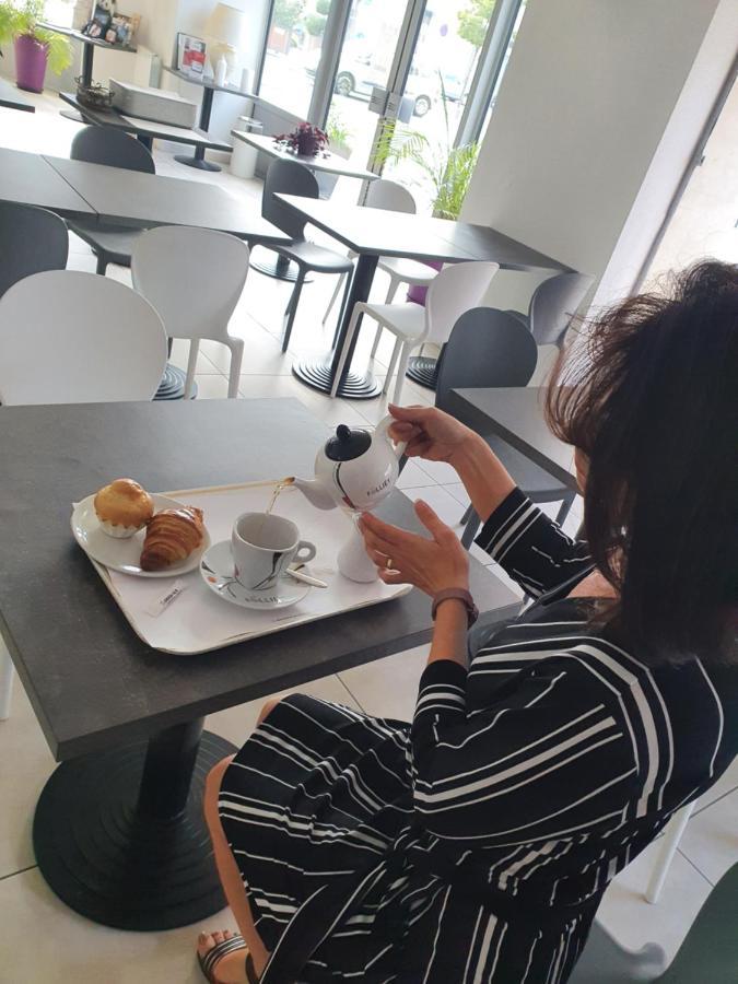 Brit Hotel Confort Nevers Centre Gare ภายนอก รูปภาพ