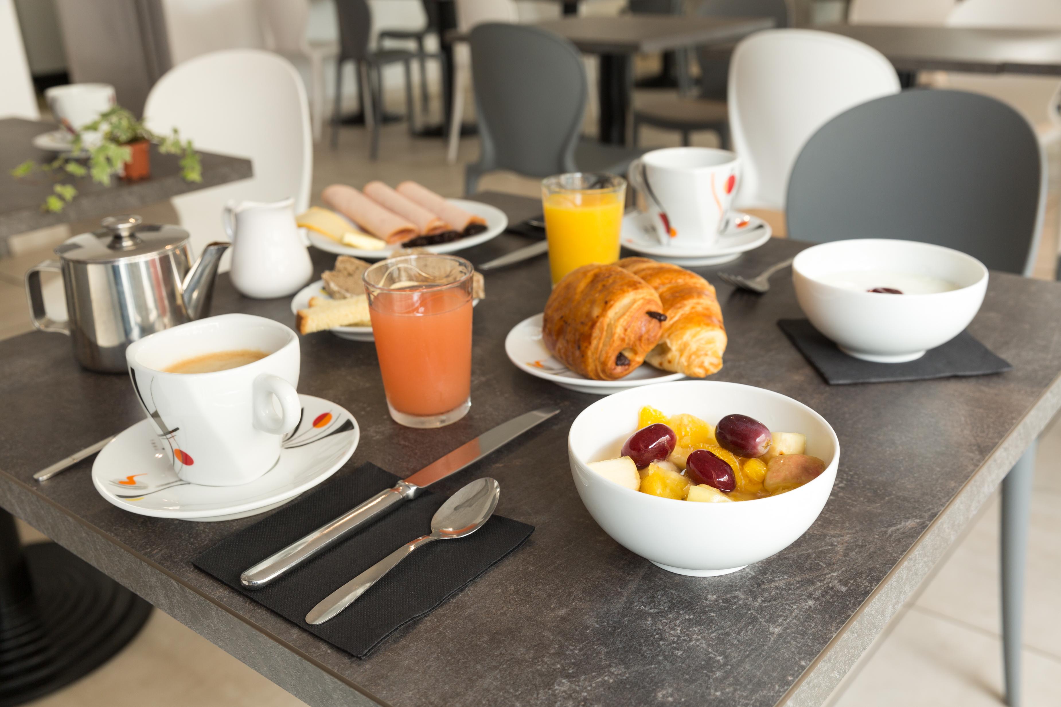 Brit Hotel Confort Nevers Centre Gare ภายนอก รูปภาพ